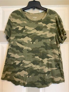 Old Navy Women's Camouflage Short Sleeve Tee in Olive and Khaki